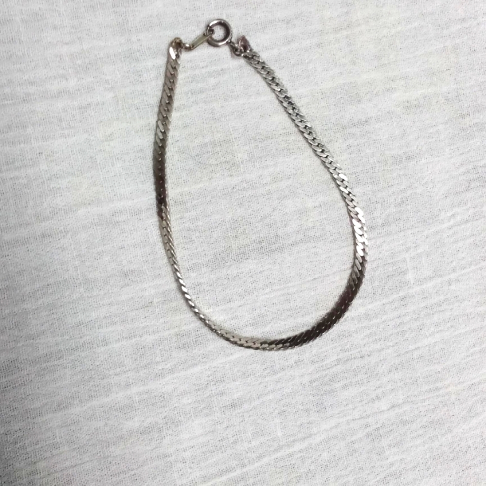 Elegant Gold Chain Bracelet